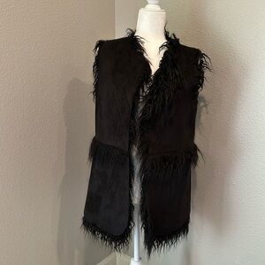 NWT cupcakes and cashmere brand. black reversible vest. faux fur/faux suede, med